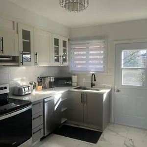 Fully Renovated With Free Parking Montréal